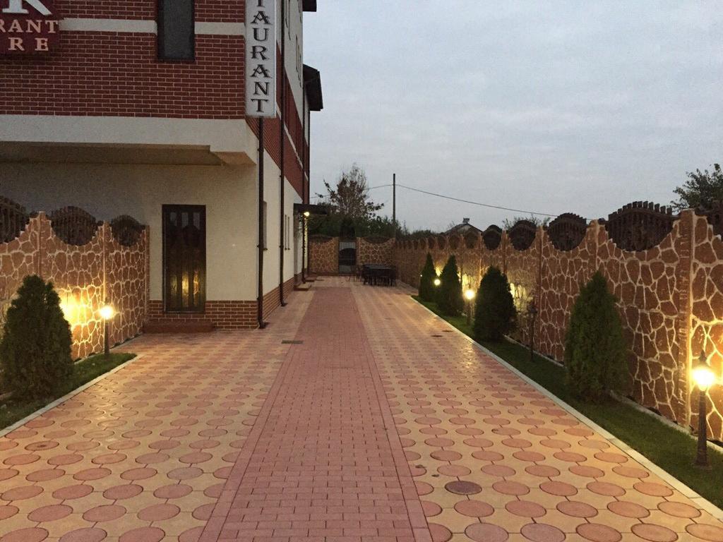 Hotel Complex Azar Galaţi Exterior foto